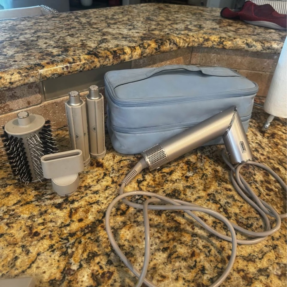 Shark Flexstyle with Attachments and case included!